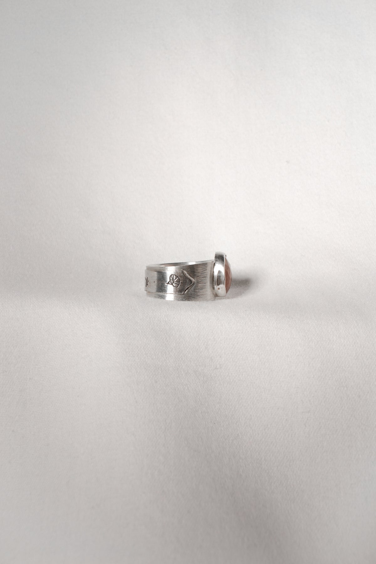 A294 Peach Moonstone