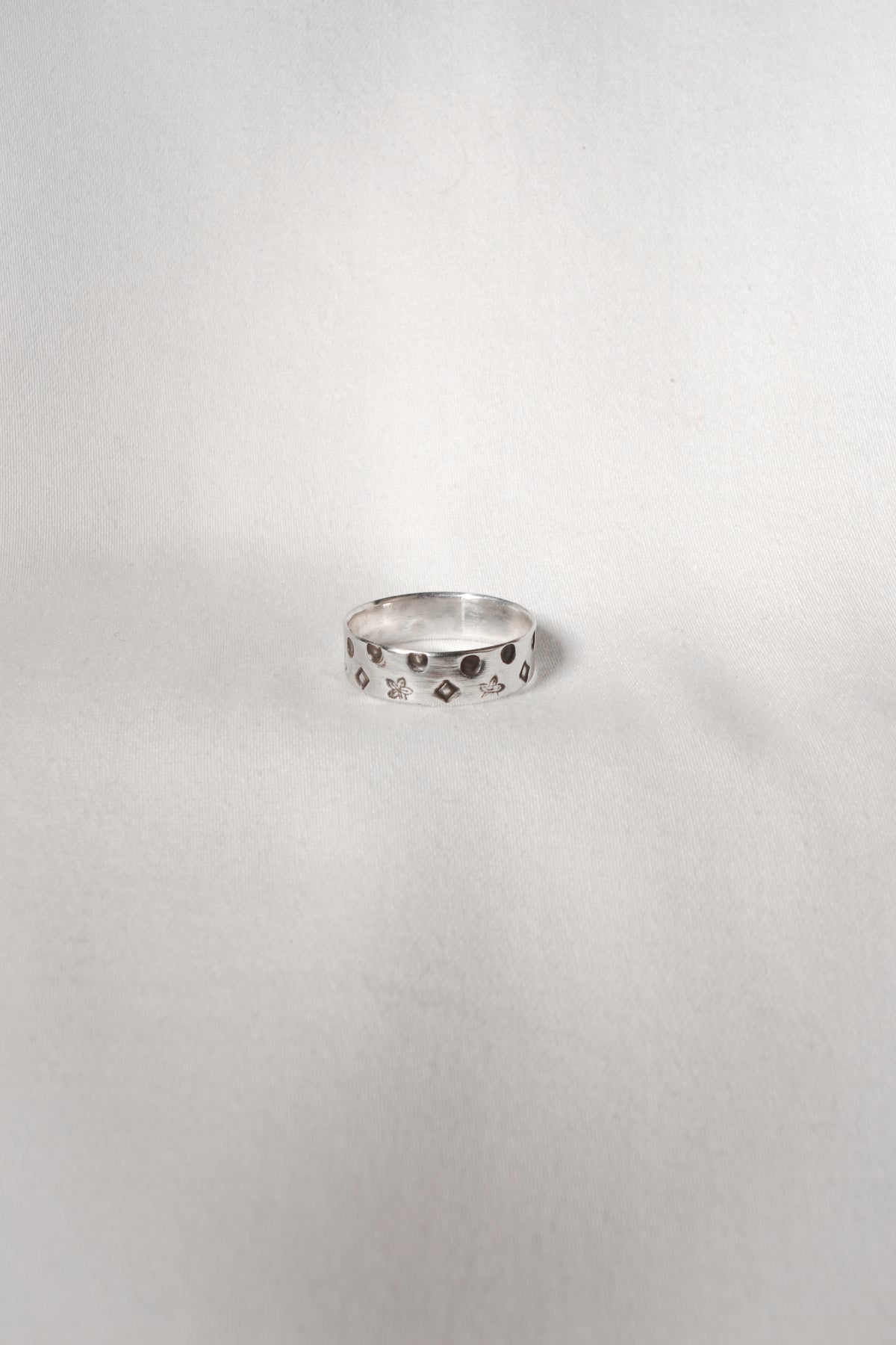 A199/221 Sterling Silver Band
